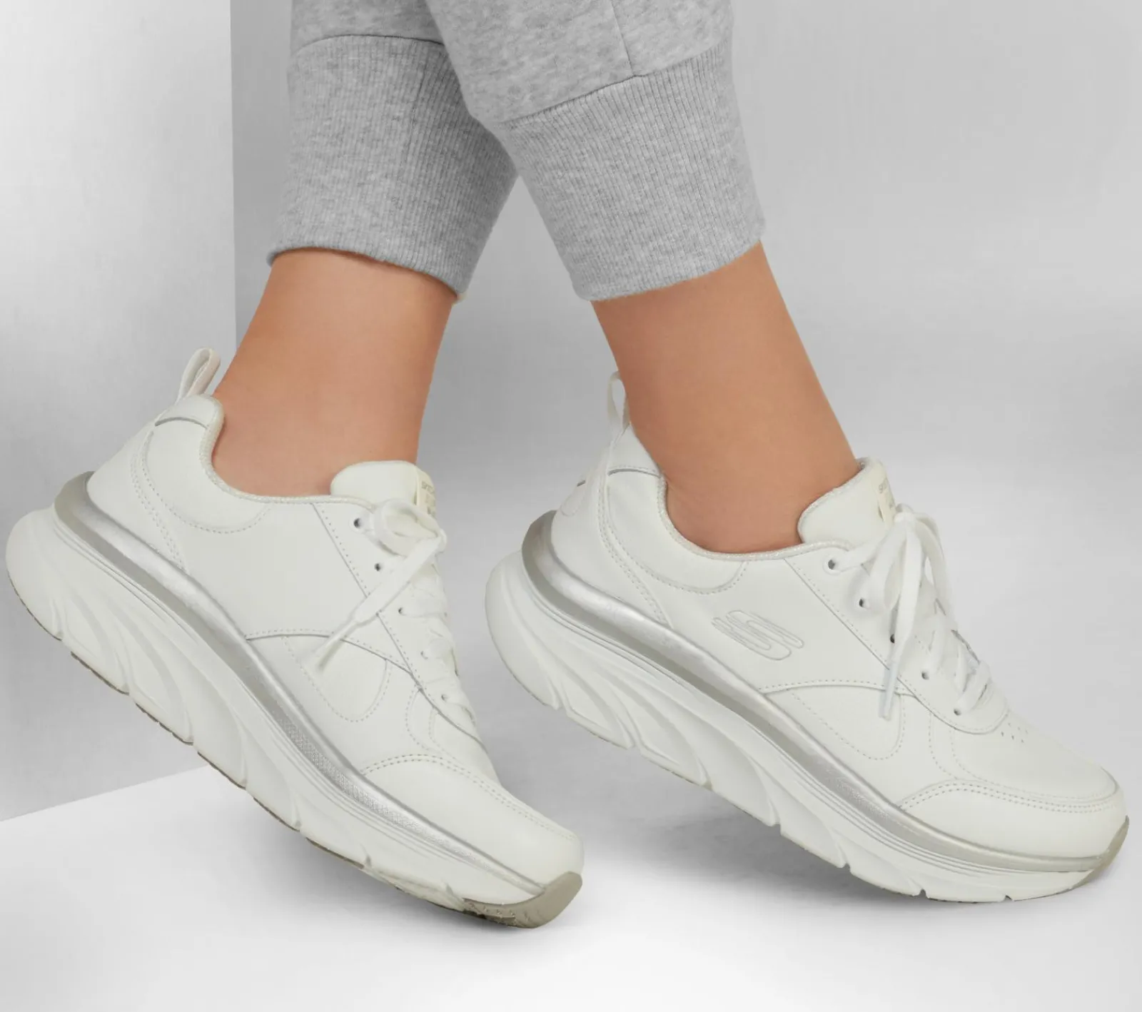 Com Atacadores|Sapatilhas-SKECHERS Relaxed Fit: D'Lux Walker - Timeless Path BRANCO / PRATEADO