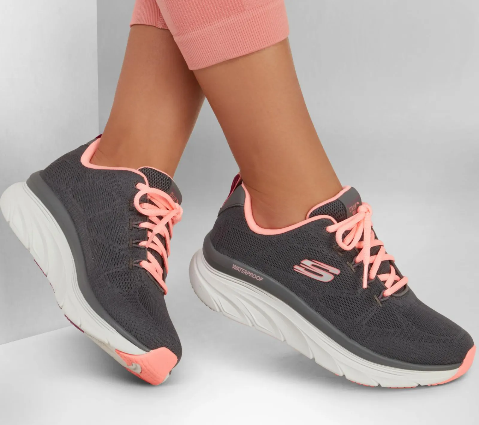 Com Atacadores|Sapatilhas-SKECHERS Relaxed Fit: D'Lux Walker - Get Oasis CARVÃO / CORAL