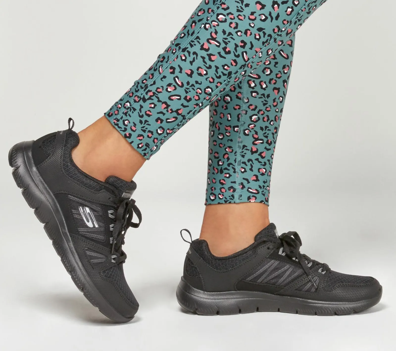 Sapatilhas-SKECHERS Summits - New World PRETO